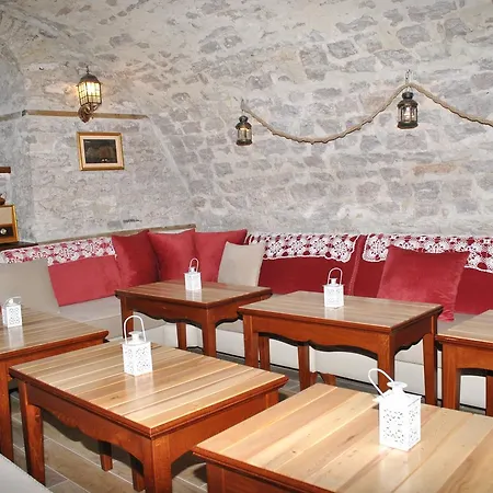 Kastro Hotel *