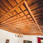 מלון Kastro Gjirokastër
