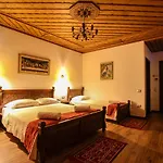 מלון Kastro Gjirokastër